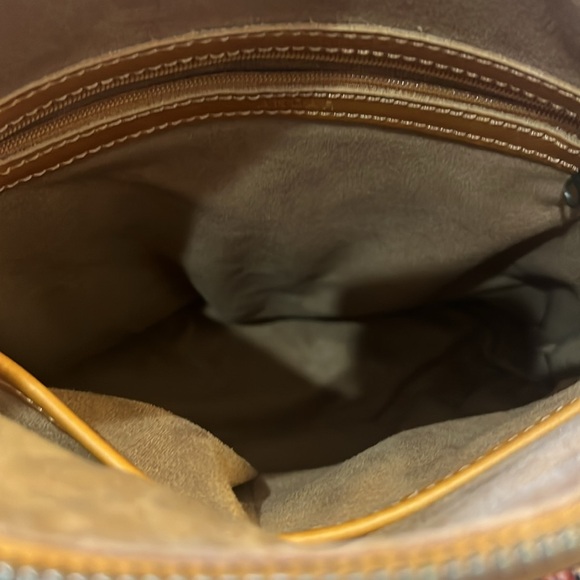 Brown leather backpack - Picture 3 of 3